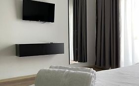 Ladi Rooms